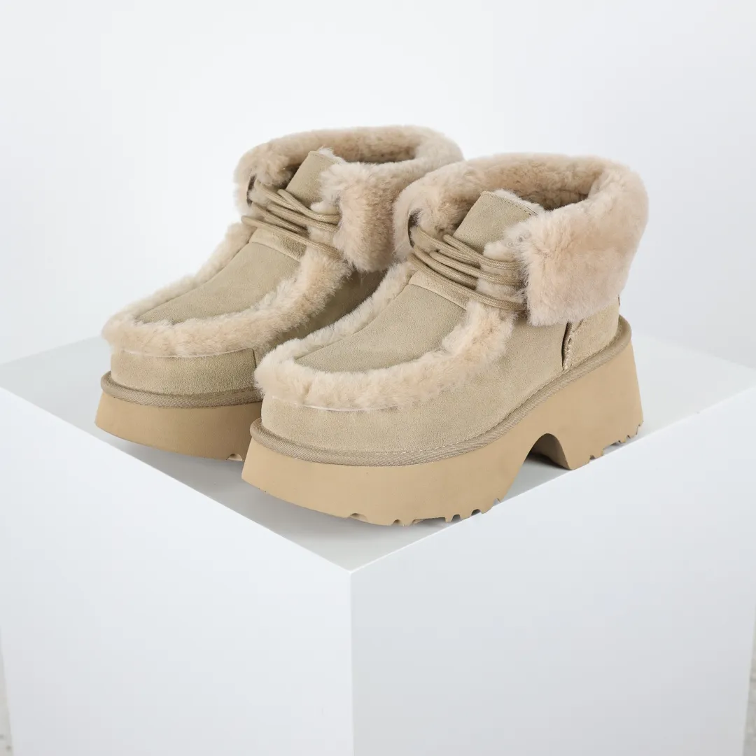 Pick up locally 💰700 Core recommended good price Independently developed original outsole, cashmere insole, keeping warm in winter, suitable for home use. In recent years, uug has launched a style series, which is partially skewed towards the preferences of young consumers, and has also been at the forefront of fashion trends. Shoe body material, water-repellent coated suede upper, 17mm UGGPURE™ implanted wool insole, lightweight non-slip and comfortable rubber outsole, with brand LOGO, complete packaging, size: 35 36 37 38 39 40